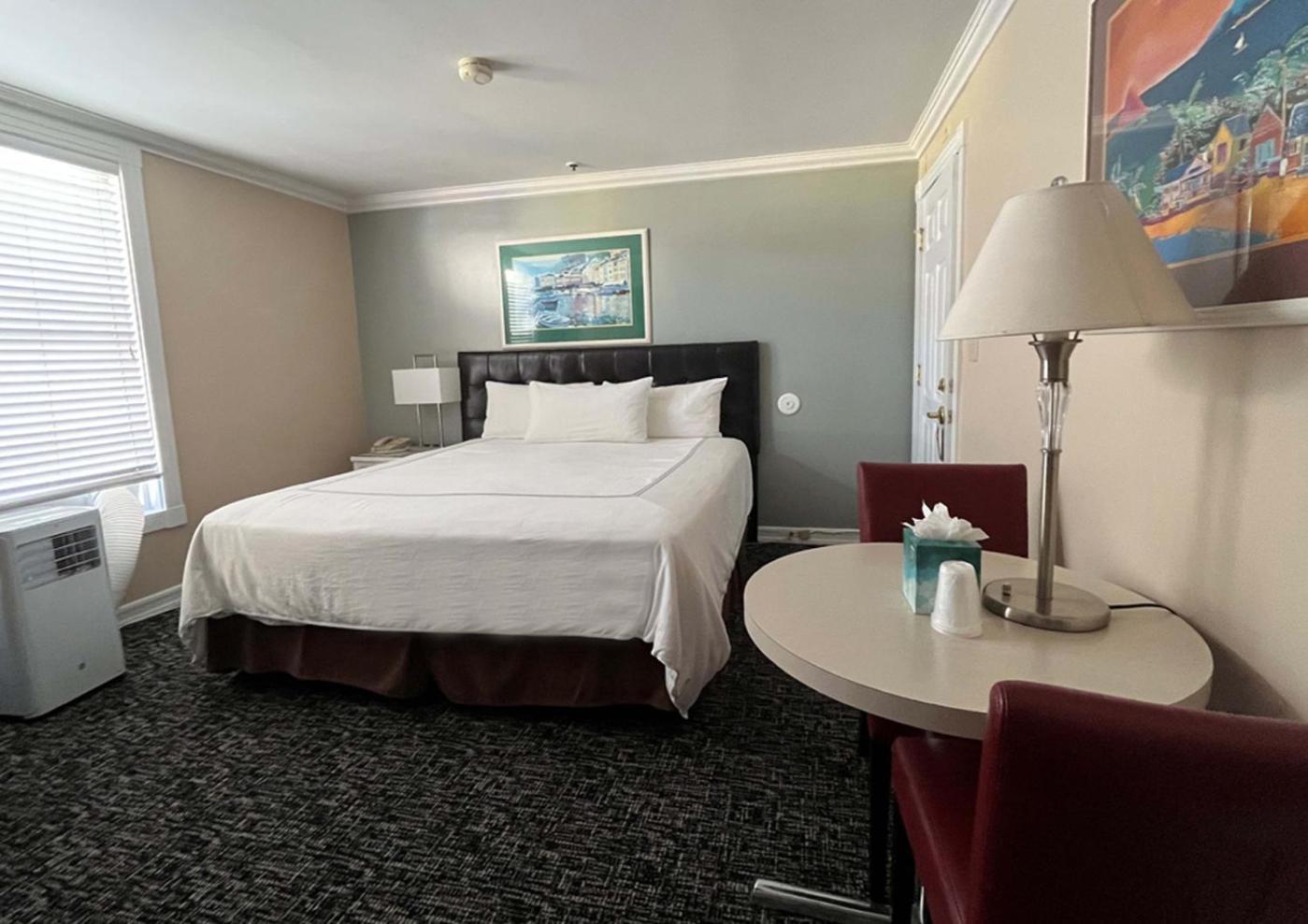 Glenmore Plaza Hotel Авалон Экстерьер фото